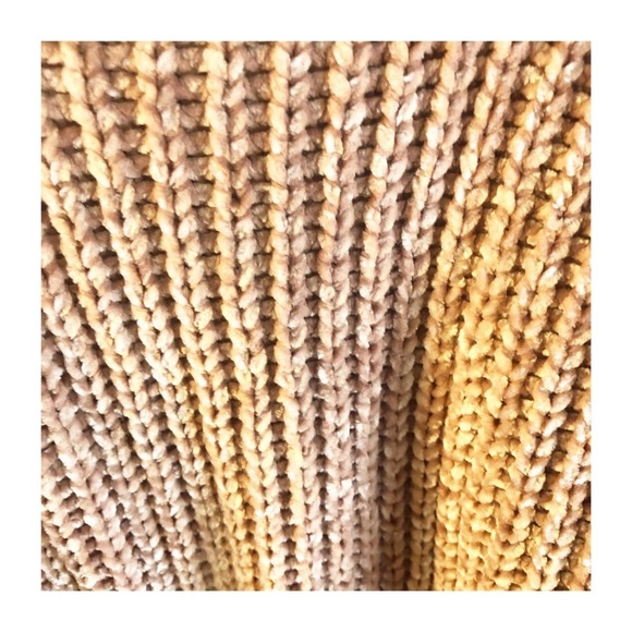 Altar'd State Sweater Size L - Picture 3 of 6